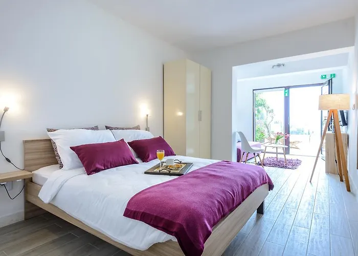 Tandem Apartments With Swimming Pool