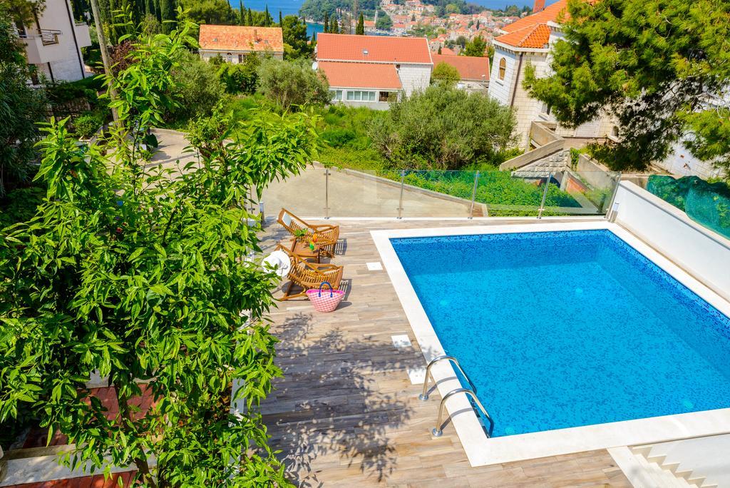 Tandem With Swimming Pool Apartment