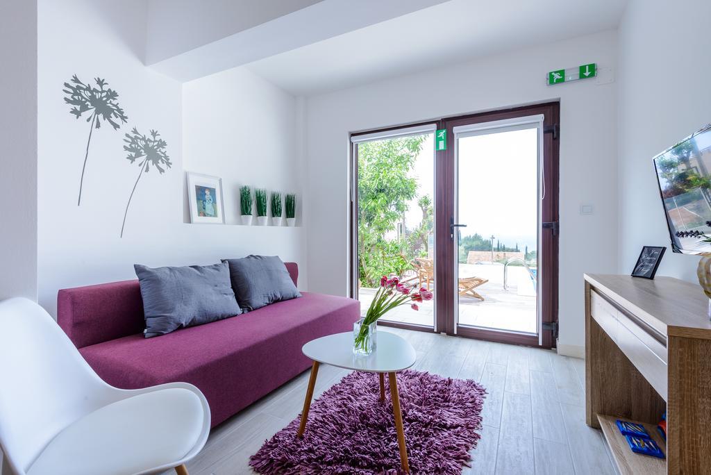 Tandem With Swimming Pool Apartment Cavtat