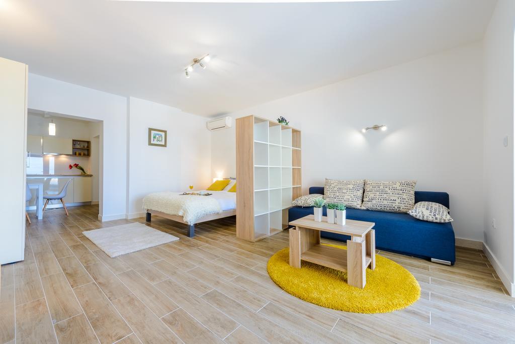 Apartment Tandem With Swimming Pool