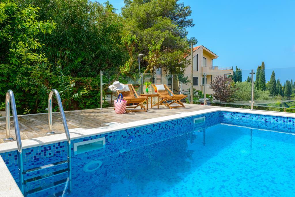Tandem With Swimming Pool Apartment Cavtat