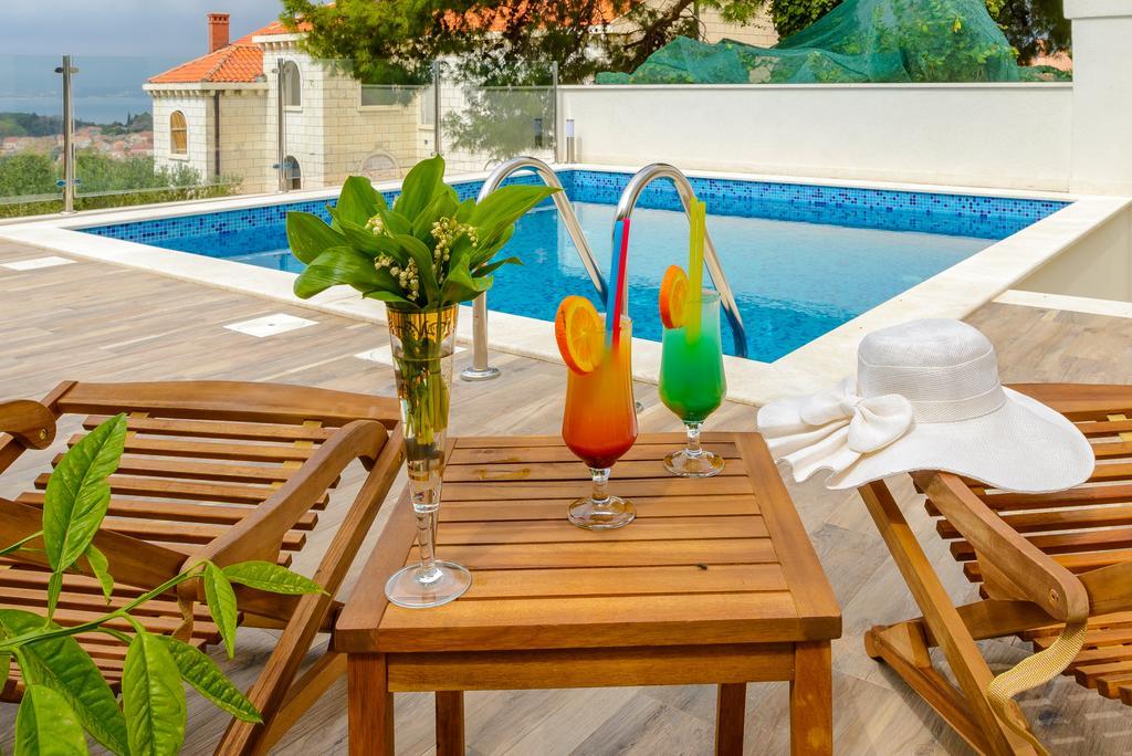 Tandem With Swimming Pool Apartment