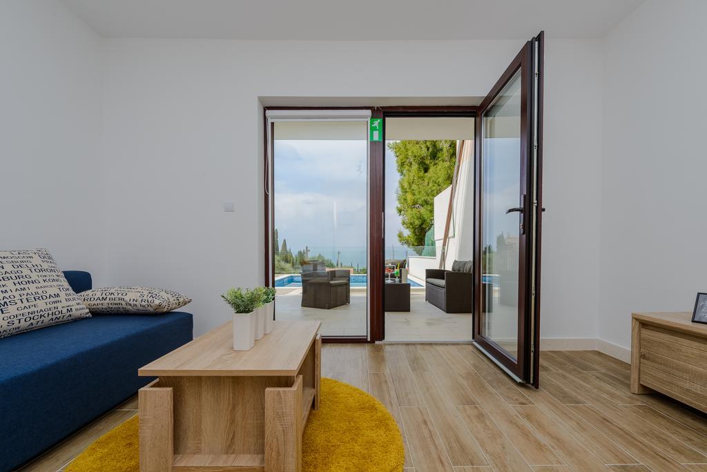 Apartment Tandem With Swimming Pool