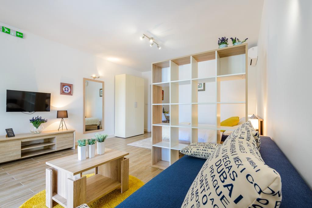 Apartment Tandem With Swimming Pool